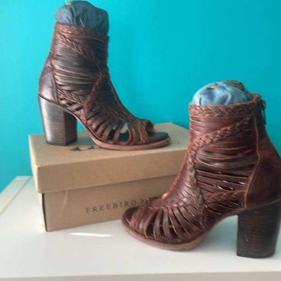 Freebird by Steven Bela Sandals, Cognac Lattice Weave Heeled Shoes - Picture 2 of 8